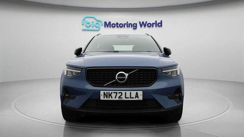 Begagnad Volvo XC40 Plus 2022 Blå SUV