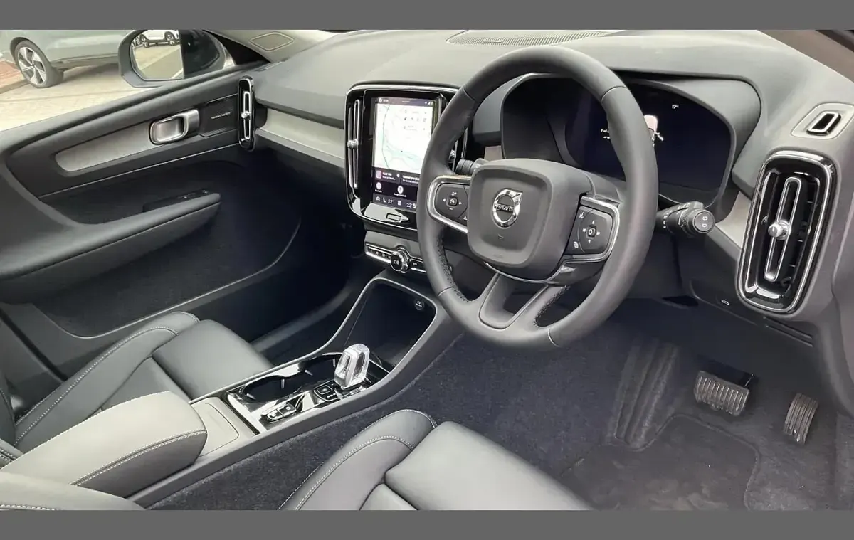 New Volvo XC40 Ultra 161 HP (118 kW) 2026 Grey SUV