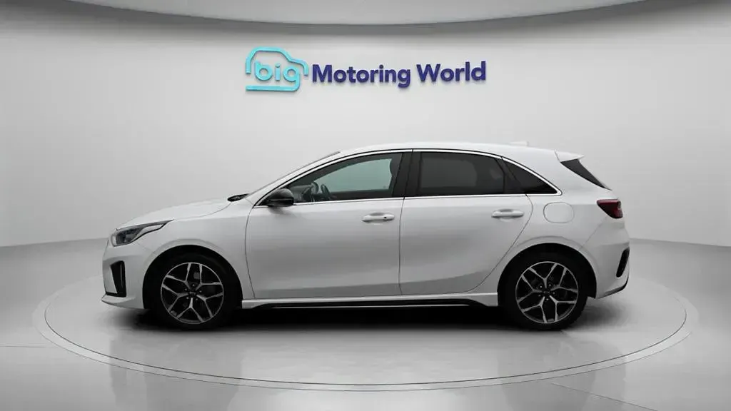 Used Kia Ceed GT-Line 158 HP (116 kW) 2021 White Hatchback
