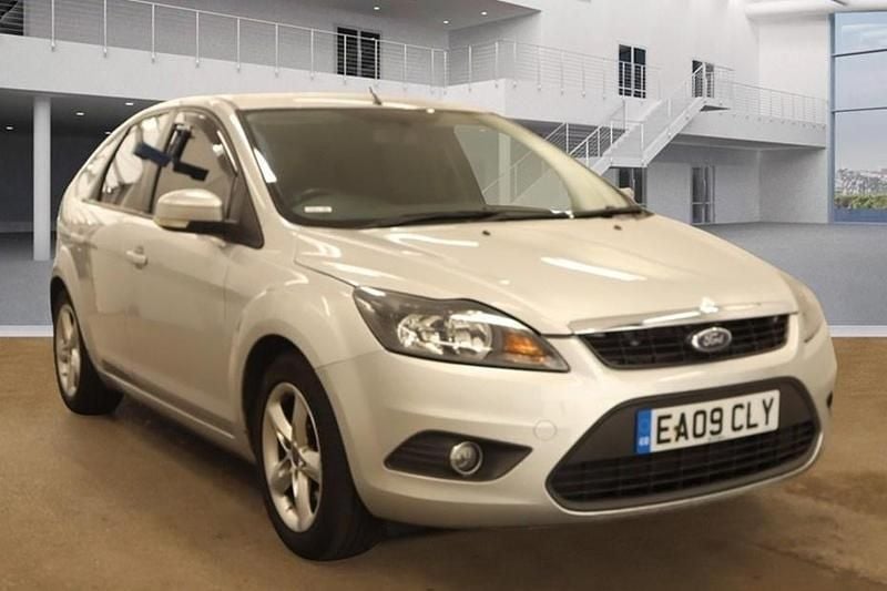 Silver Used 2009 Ford Focus Zetec Hatchback | £990 (Good price) - Image 1/1