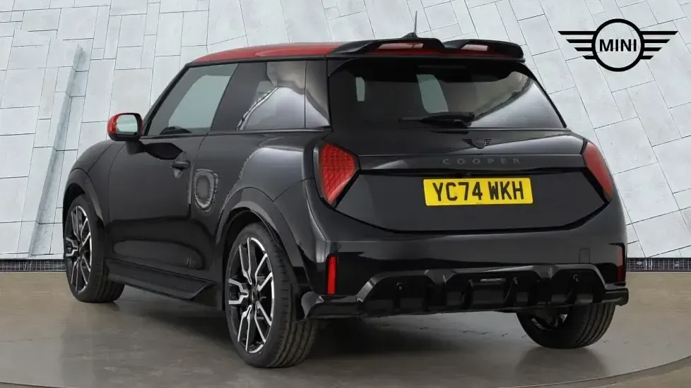 Used Mini Cooper Hatch 154 HP (113 kW) 2024 Black Hatchback