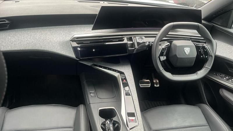 Used Peugeot e-3008 Allure 152 kW (207 HP) 2024 White SUV