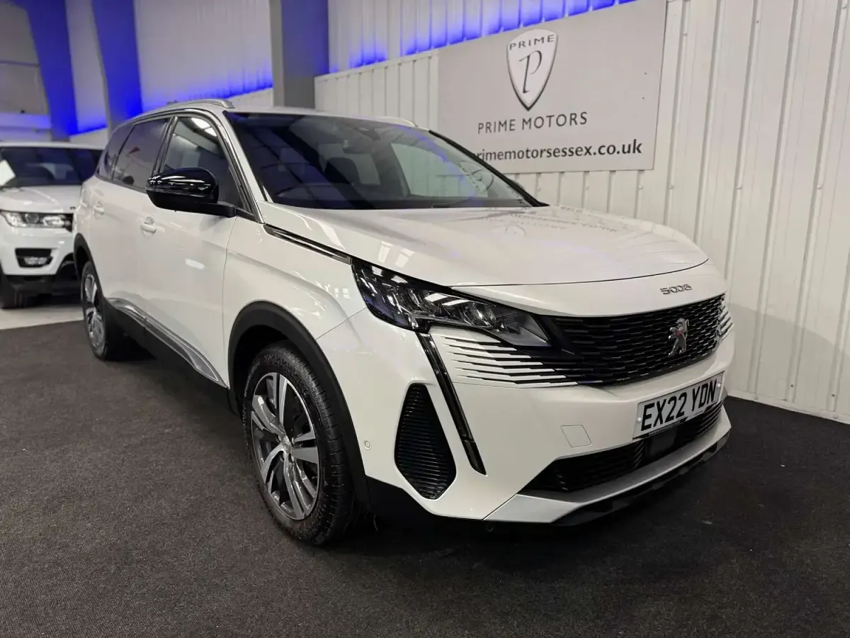 Used Peugeot 5008 Allure Premium 130 HP (95 kW) 2022 White SUV