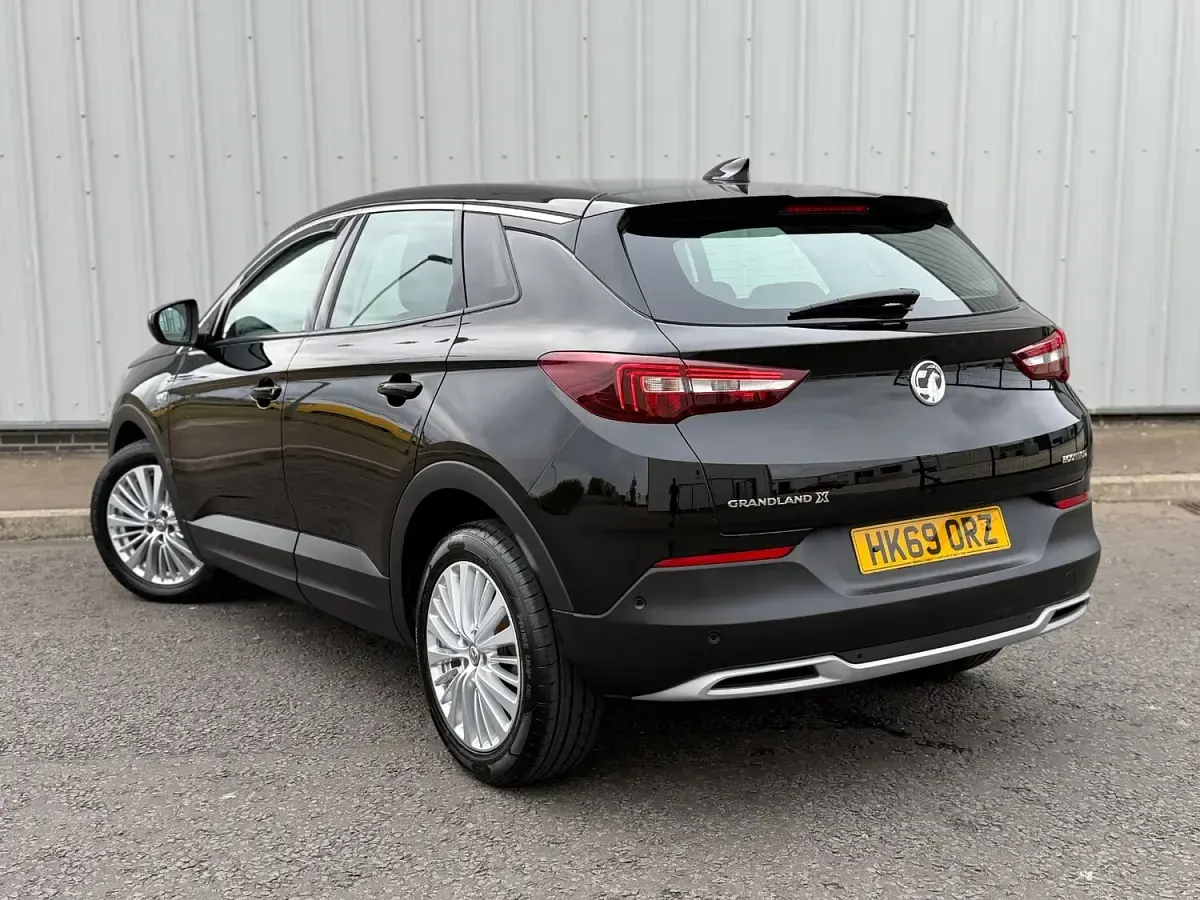 Used Vauxhall Grandland X Business Edition 130 HP (95 kW) 2019 Black SUV