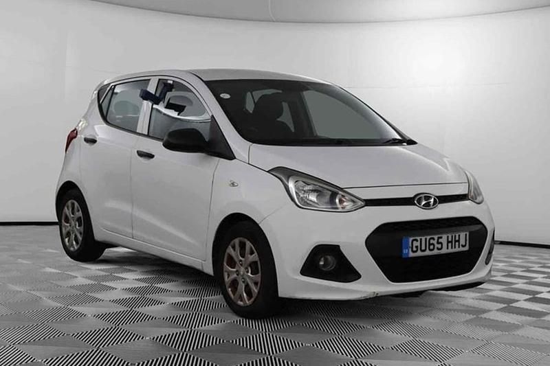 White Used 2015 Hyundai i10 Hatchback | £4,290 (Fair price) - Image 1/1