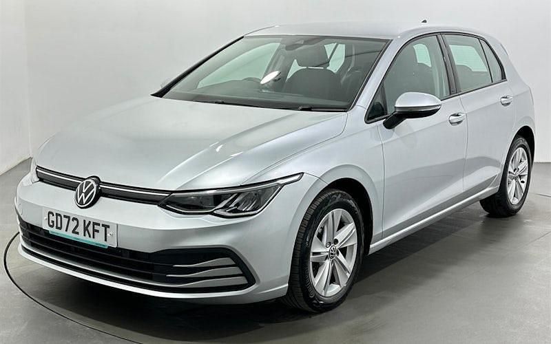 Begagnad VW Golf VIII Life 116 HK (85 kW) 2023 Silver Halvkombi