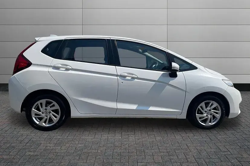 Used Honda Jazz SE 102 HP (75 kW) 2016 White orchid Hatchback