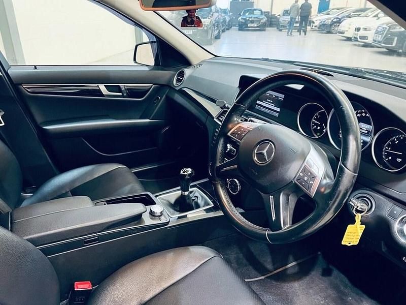 Begagnad Mercedes C220 Executive 2012 Svart Kombi