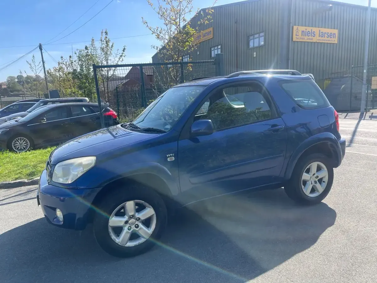 Used Toyota RAV4 147 HP (108 kW) 2004 Blue SUV
