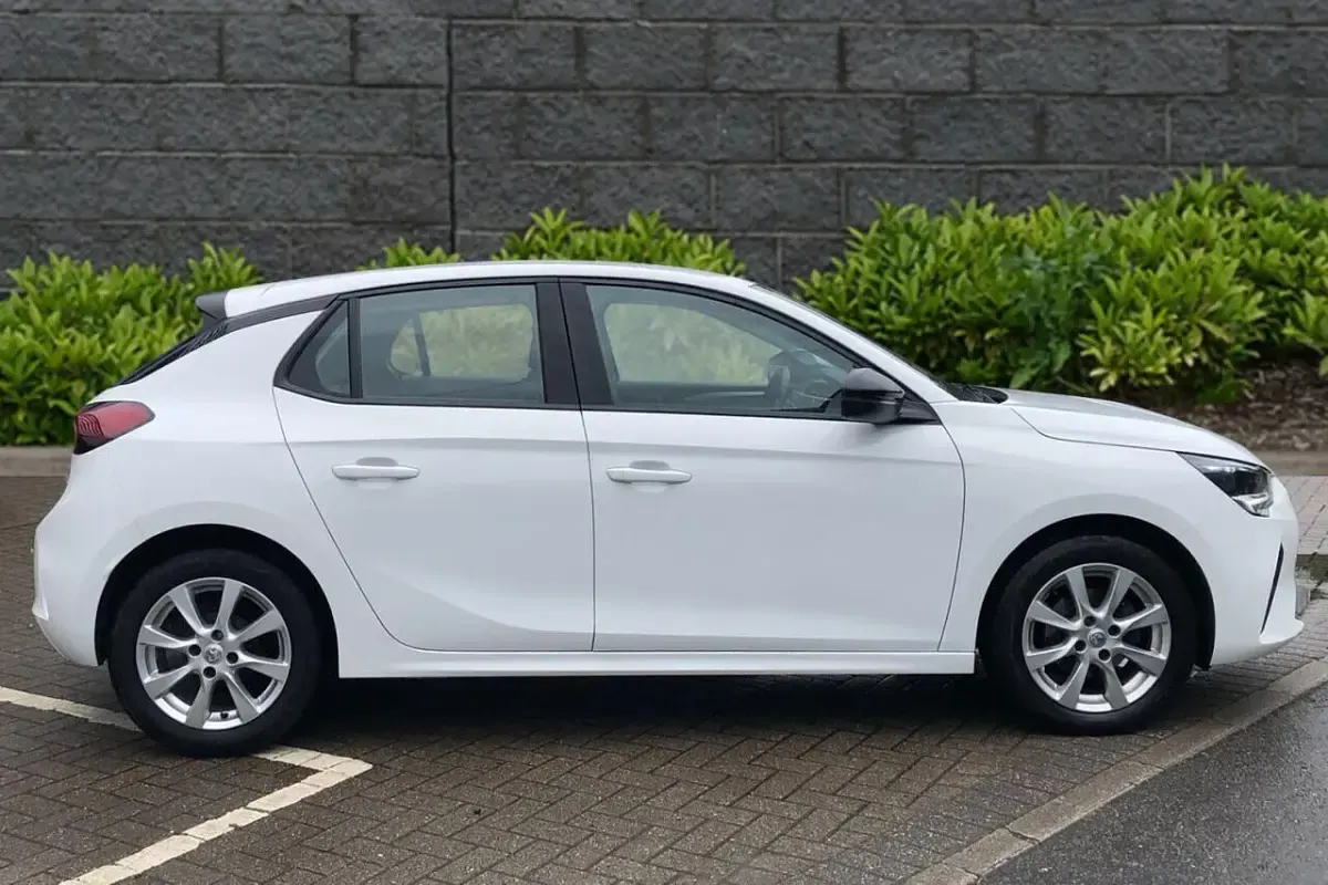 Used Vauxhall Corsa Edition 74 HP (54 kW) 2022 White Hatchback
