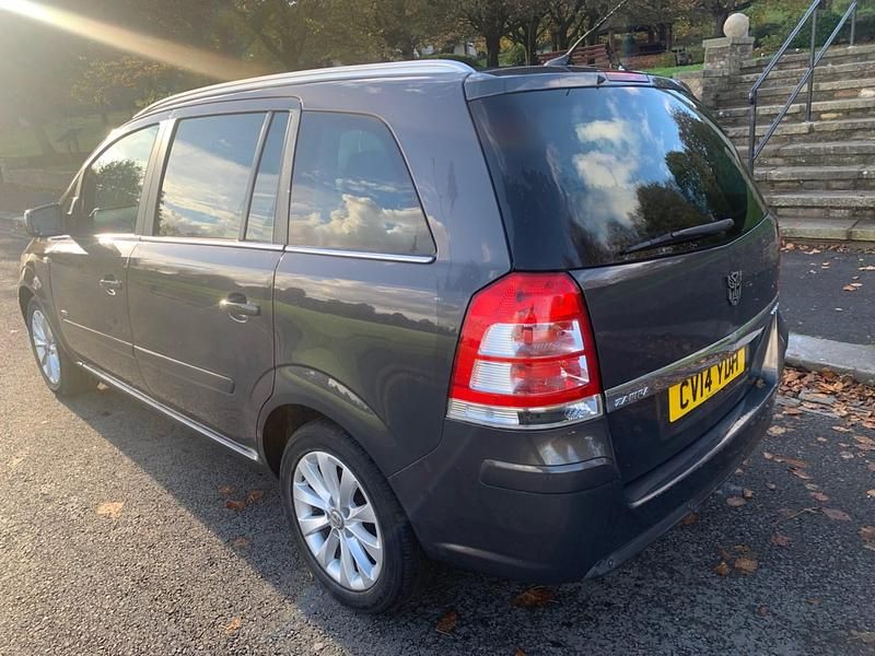 Used Vauxhall Zafira Design Edition 110 HP (80 kW) 2014 Grey MPV