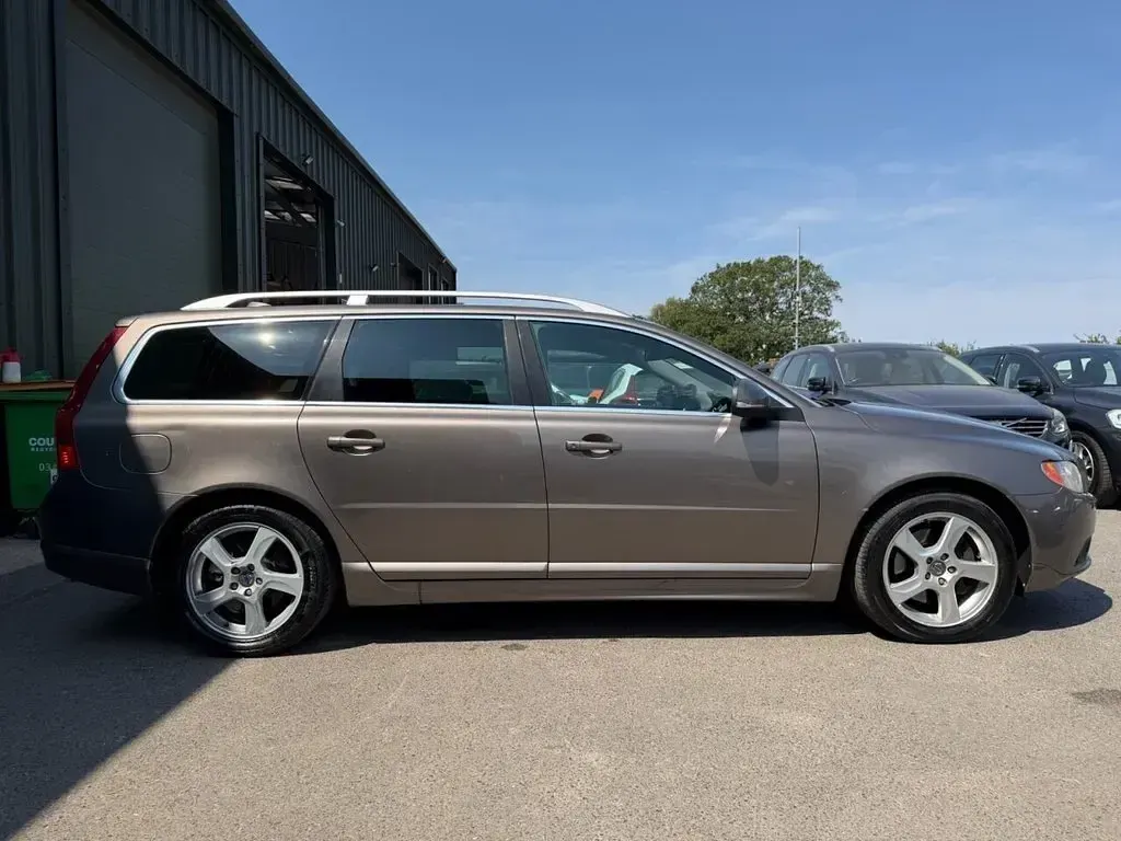 Used Volvo V70 SE Lux 215 HP (158 kW) 2012 Grey Estate