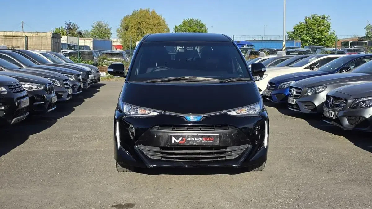 Begagnad Toyota Estima 2026 Svart