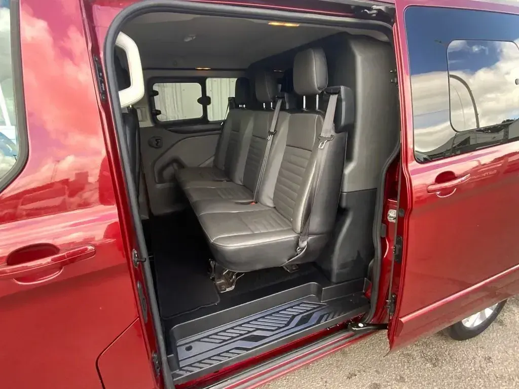 Used Ford Transit Custom Limited 185 HP (136 kW) 2020 Red Van