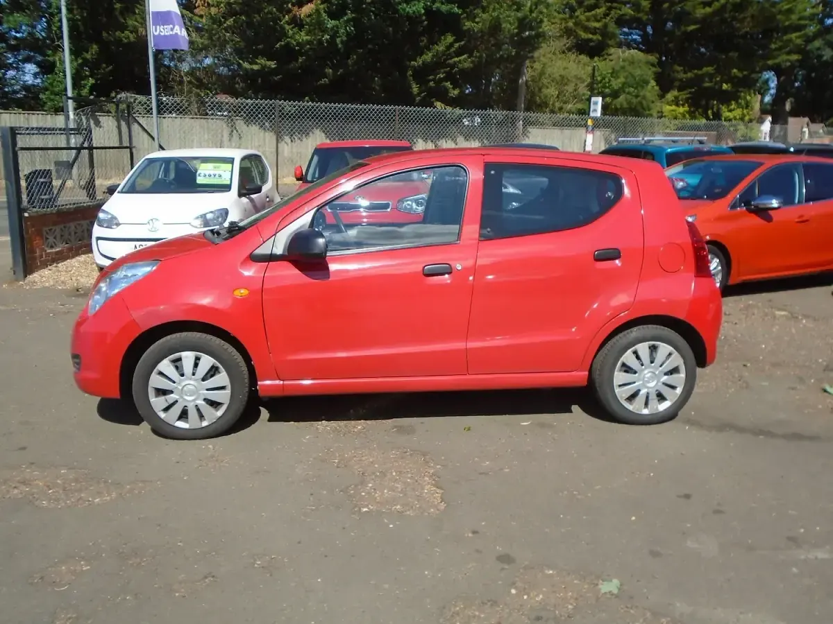 Used Suzuki Alto 68 HP (50 kW) 2013 Red Hatchback
