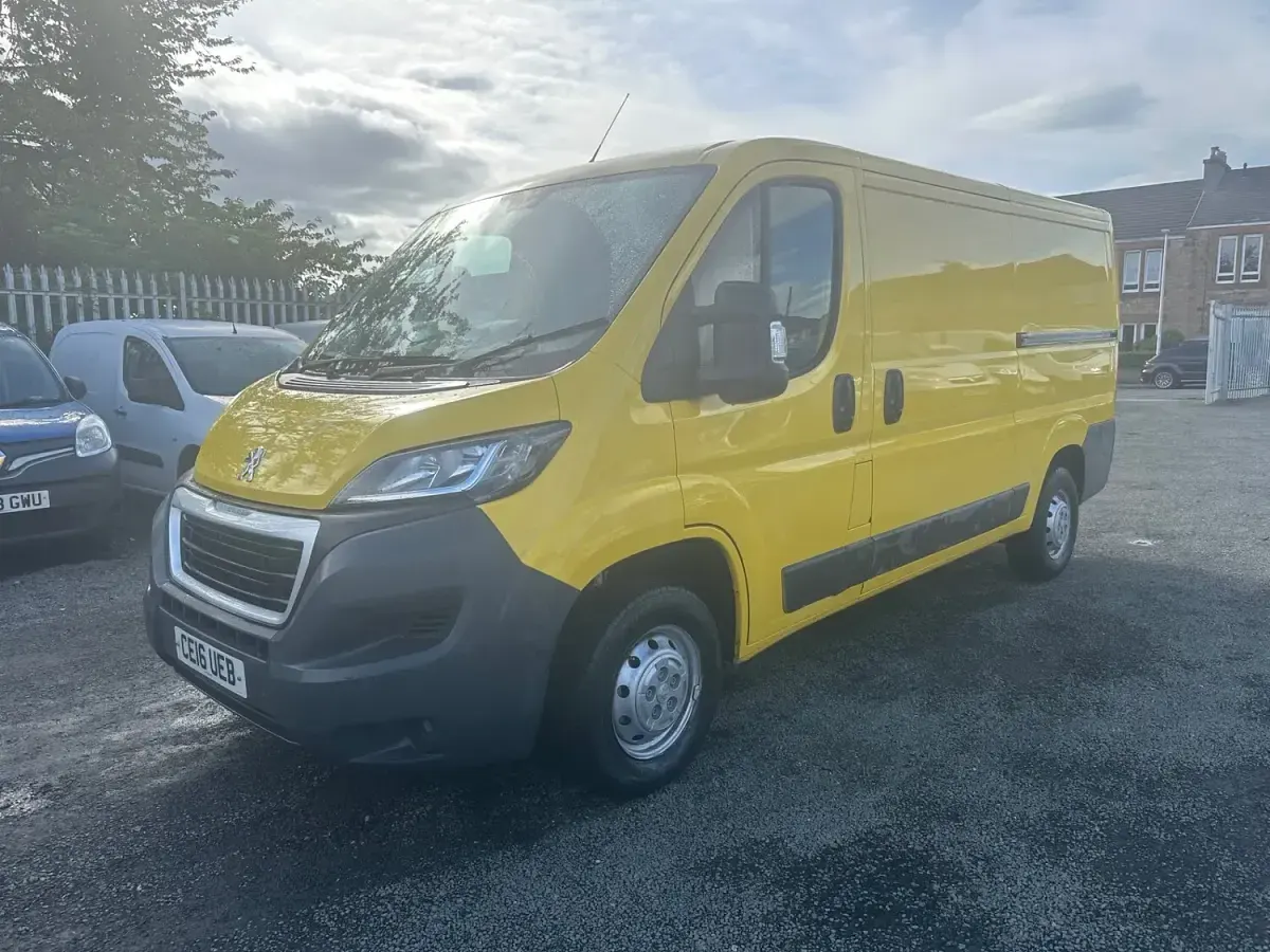 Used Peugeot Boxer 130 HP (95 kW) 2016 Yellow Van