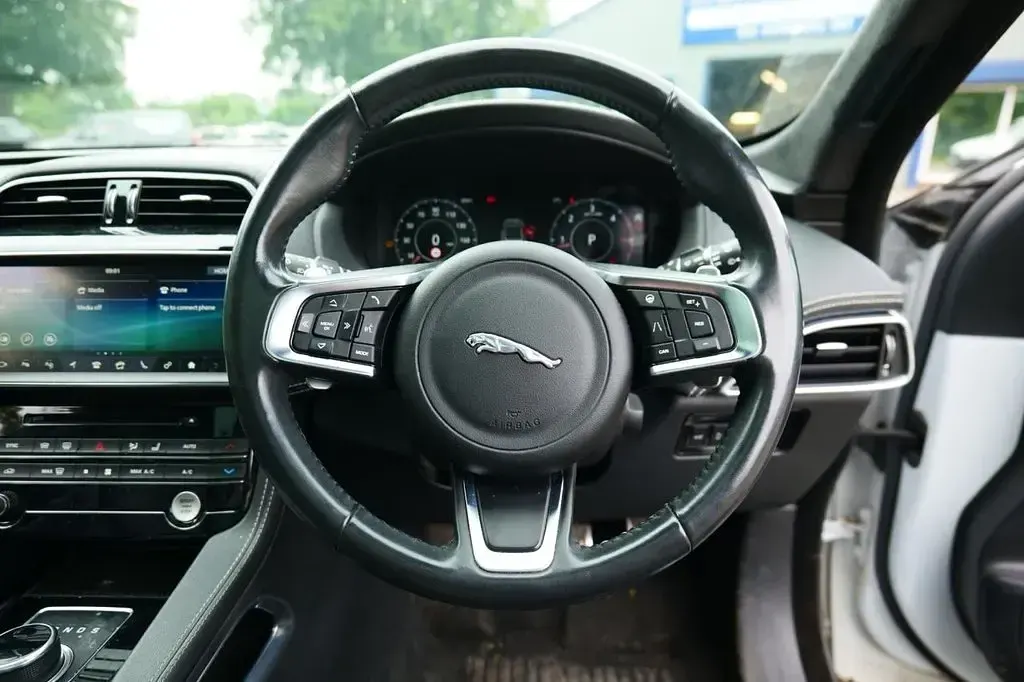 Used Jaguar F-Pace Chequered Flag 180 HP (132 kW) 2020 White SUV