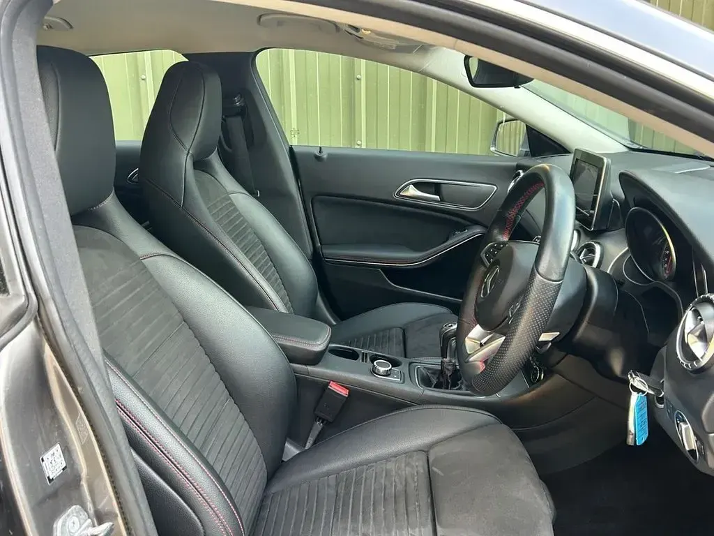 Usado Mercedes CLA200 Shooting Brake AMG line 2019 Cinzento Carrinha