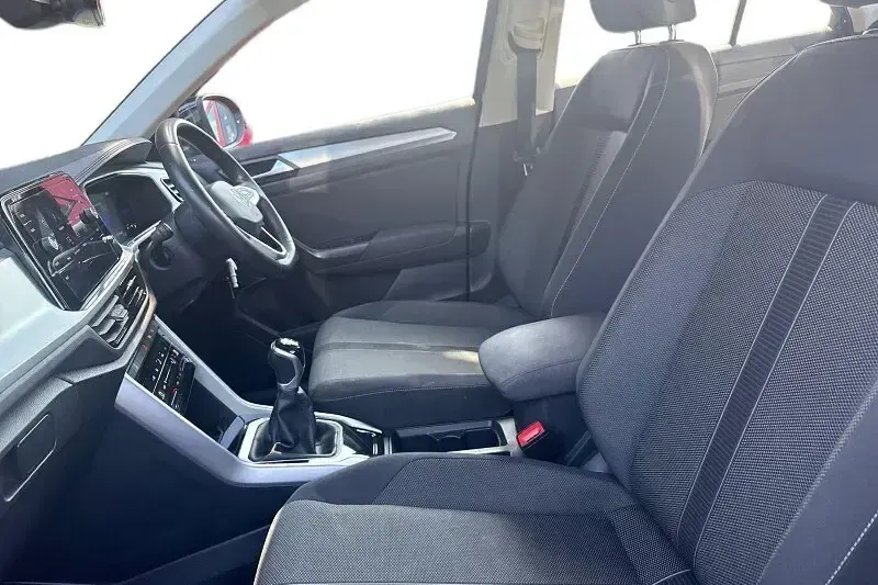 Used VW T-Roc Life 150 HP (110 kW) 2022 Black SUV