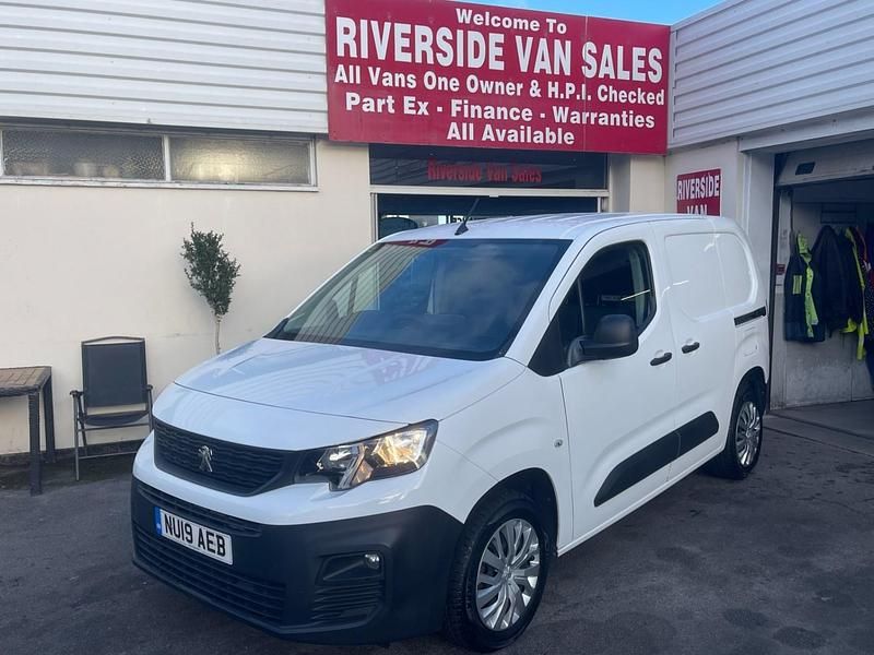 White Used 2019 Peugeot Partner MPV | £6,495 (Fair price) - Image 1/4
