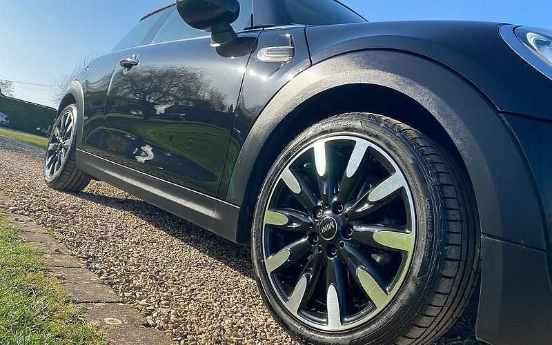 Usado Mini Cooper Exclusive 136 HP (100 kW) 2020 Preto Citadino