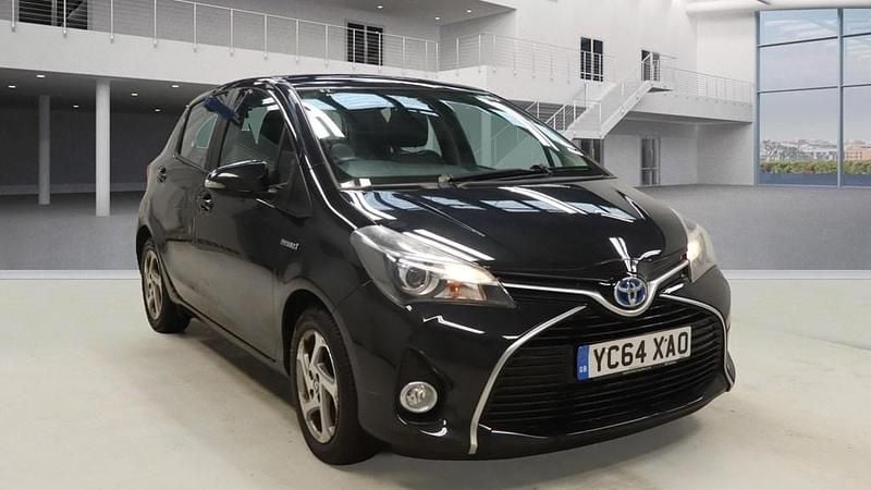 Black Used 2014 Toyota Yaris Hybrid Hatchback | £8,350 (Expensive) - Image 1/4