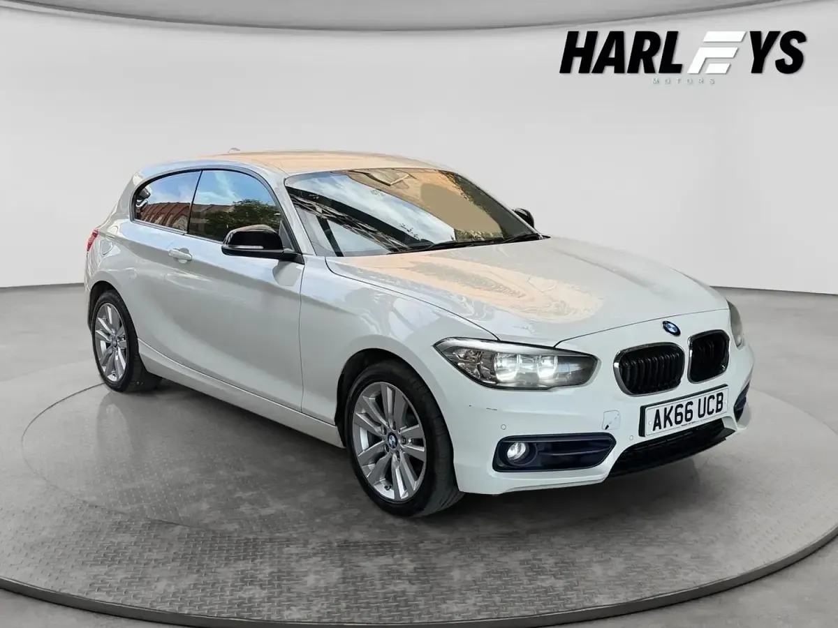Used BMW 118 Sport Line 2017 White Hatchback