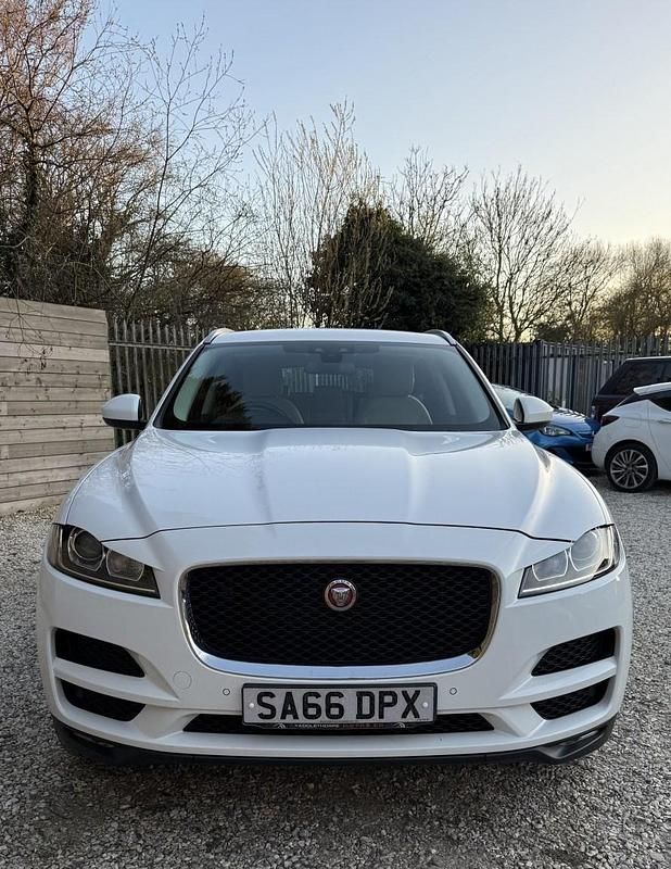 Used Jaguar F-Pace Prestige 180 HP (132 kW) 2016 White SUV