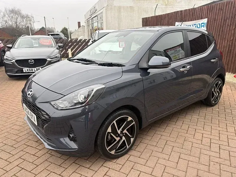 Używany Hyundai i10 Premium 79 KM (58 kW) 2024 Szary Hatchback