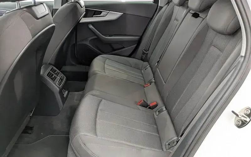 Used Audi A4 Comfort 136 HP (100 kW) 2019 White Estate