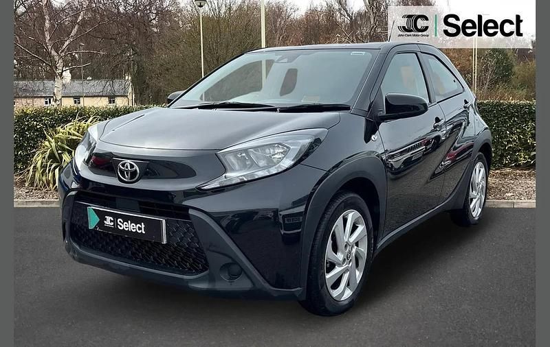 Used Toyota Aygo X PURE 72 HP (52 kW) 2023 Black SUV