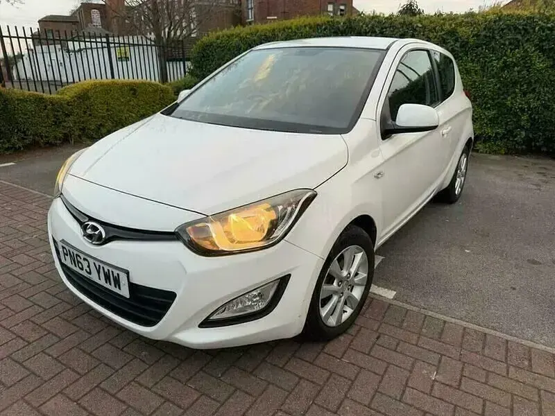 Begagnad Hyundai i20 Active 85 HK (62 kW) 2013 Vit Halvkombi