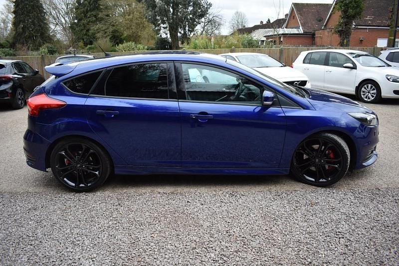Used Ford Focus ST 185 HP (136 kW) 2016 Blue Hatchback