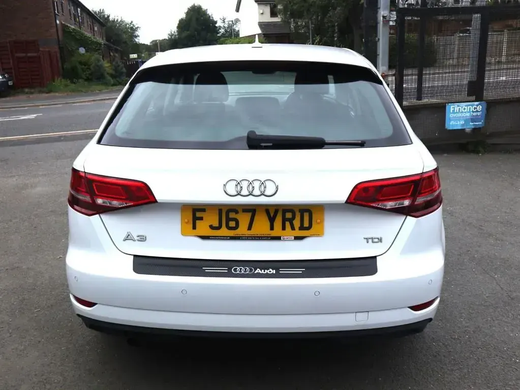 Used Audi A3 Sportback Design 116 HP (85 kW) 2017 White Hatchback