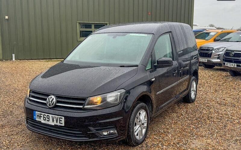 Begagnad VW Caddy Highline 102 HK (75 kW) 2019 Svart Minibuss
