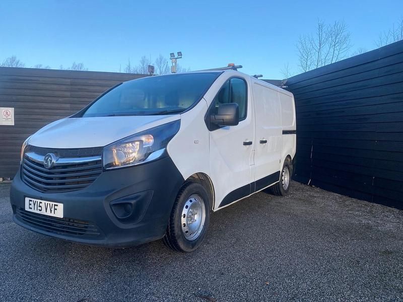 White Used 2015 Vauxhall Vivaro MPV | £4,995 (Fair price) - Image 1/4