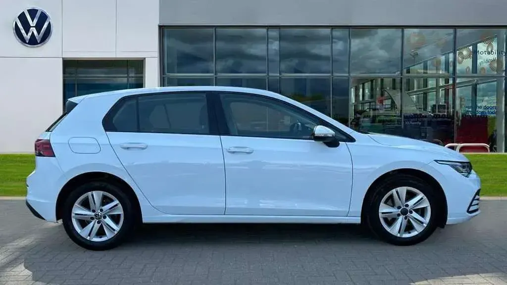 Used VW Golf VIII Life 110 HP (80 kW) 2022 White Hatchback
