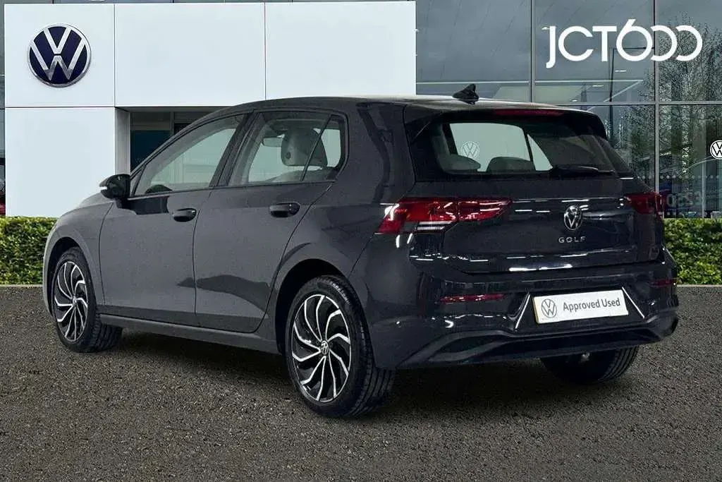 Used VW Golf VII Life 110 HP (80 kW) 2021 Hatchback