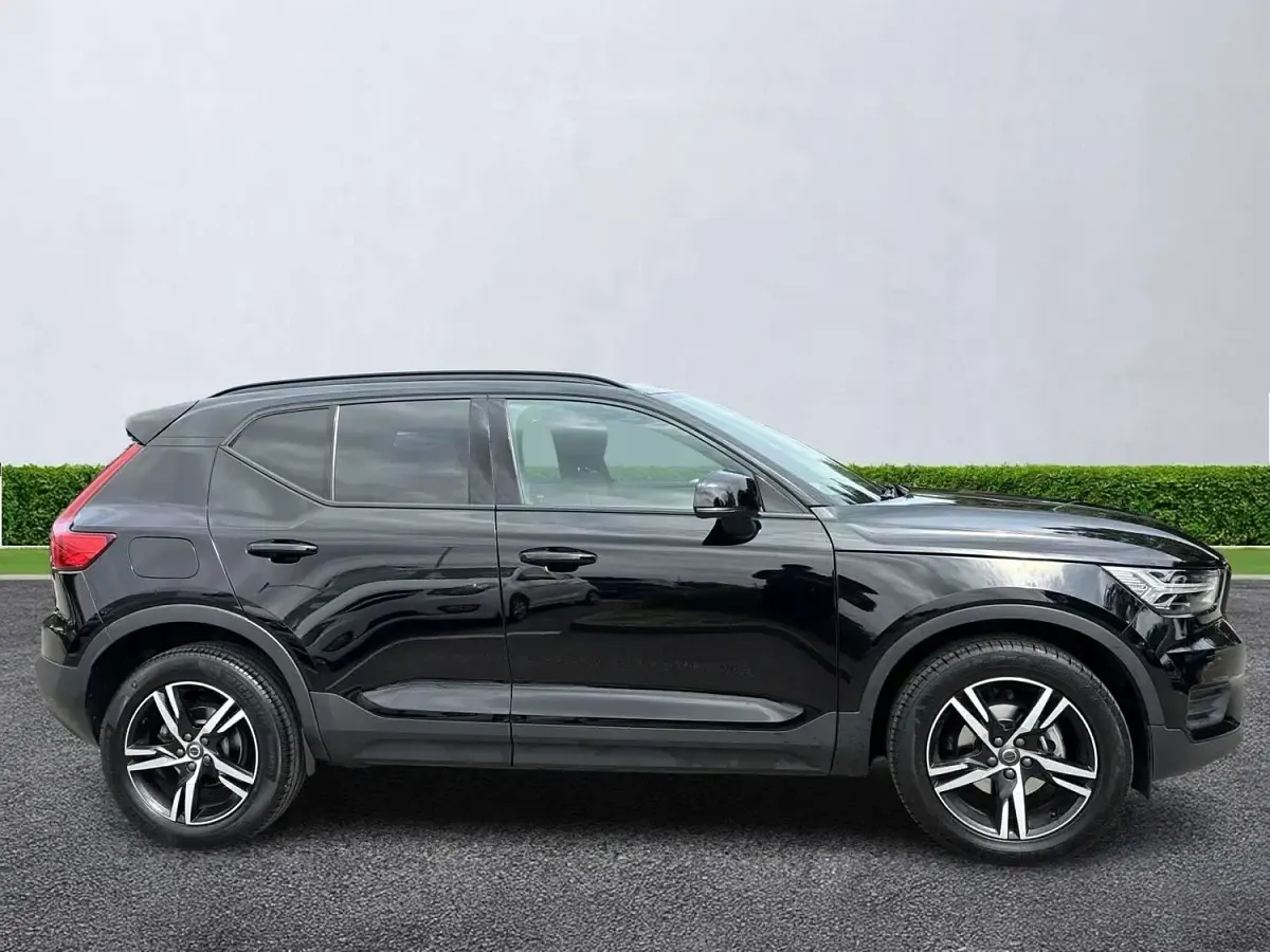 Used Volvo XC40 R-Design 163 HP (119 kW) 2022 Black SUV