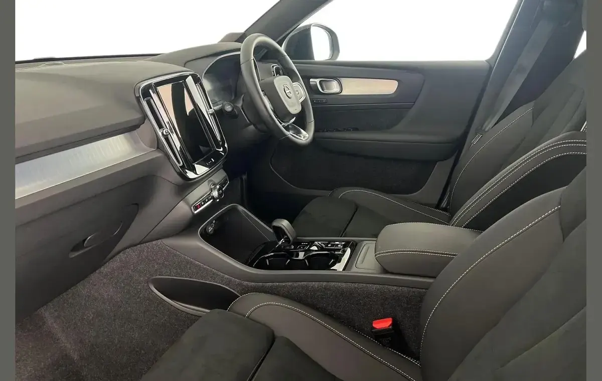 Used Volvo XC40 Plus 197 HP (144 kW) 2025 Vapour grey SUV
