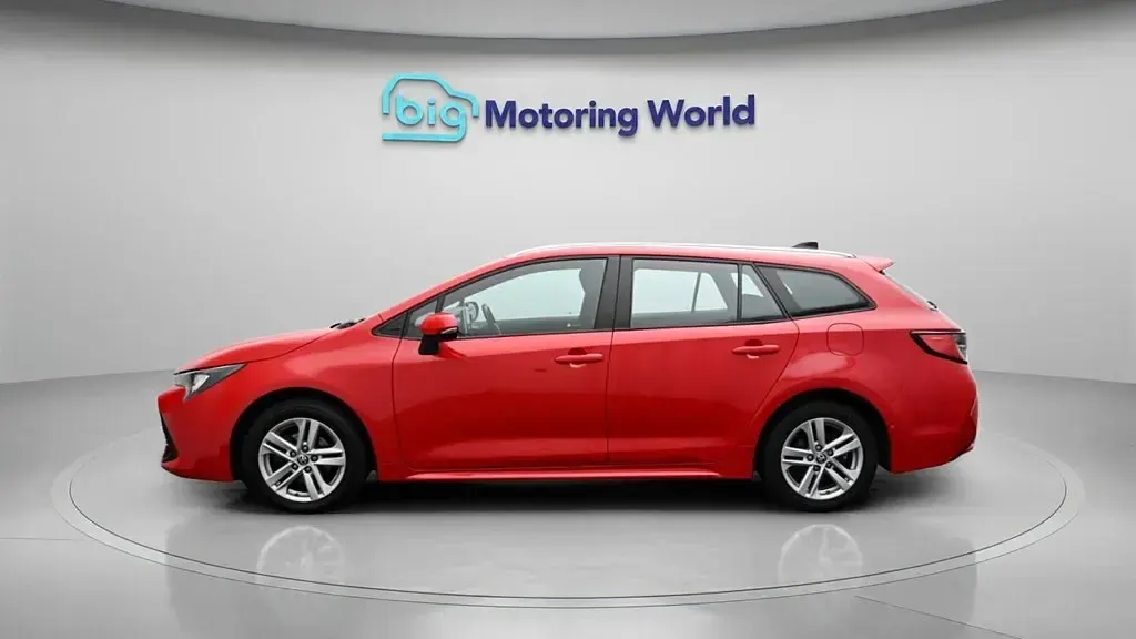 Używany Toyota Corolla 122 KM (89 kW) 2022 Czerwony Kombi