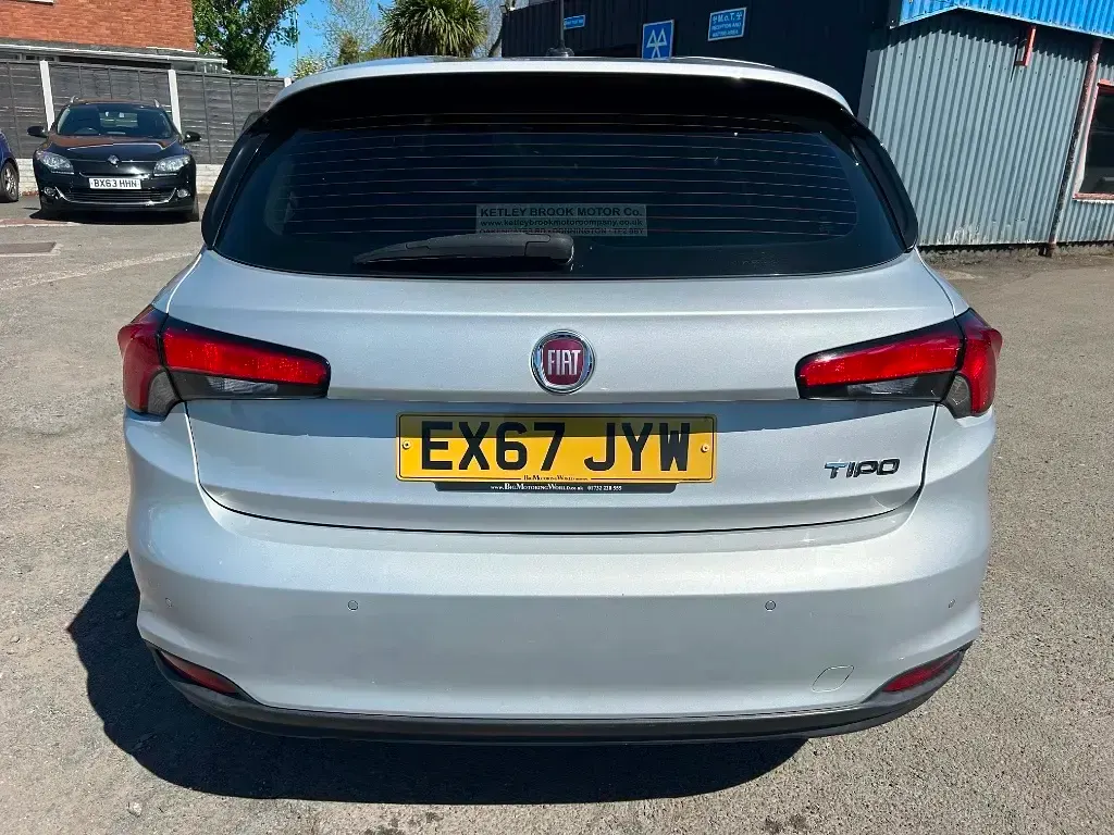 Used Fiat Tipo Easy 120 HP (88 kW) 2017 Silver Hatchback