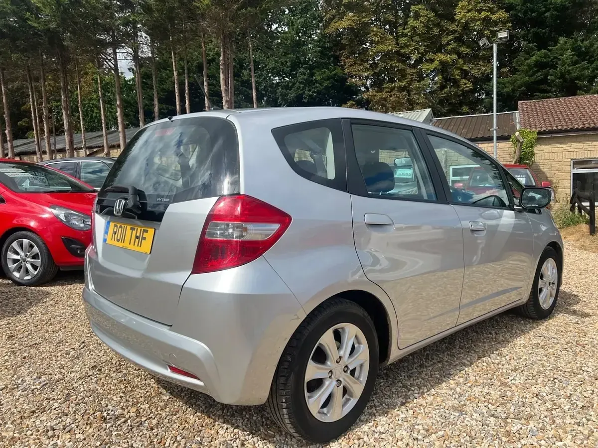 Used Honda Jazz ES 98 HP (72 kW) 2011 Silver Hatchback