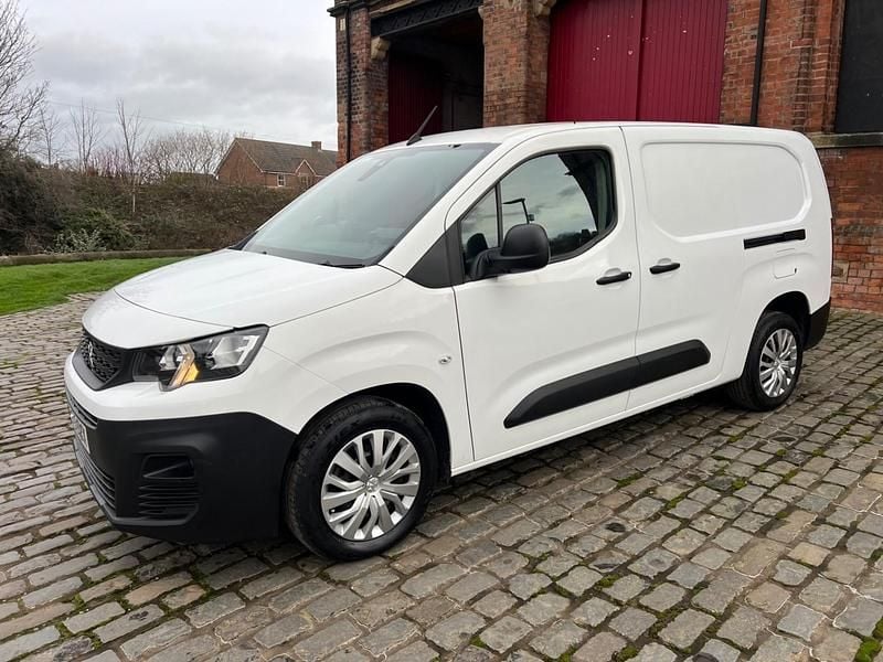 Used Peugeot Partner Premium 2022 White MPV