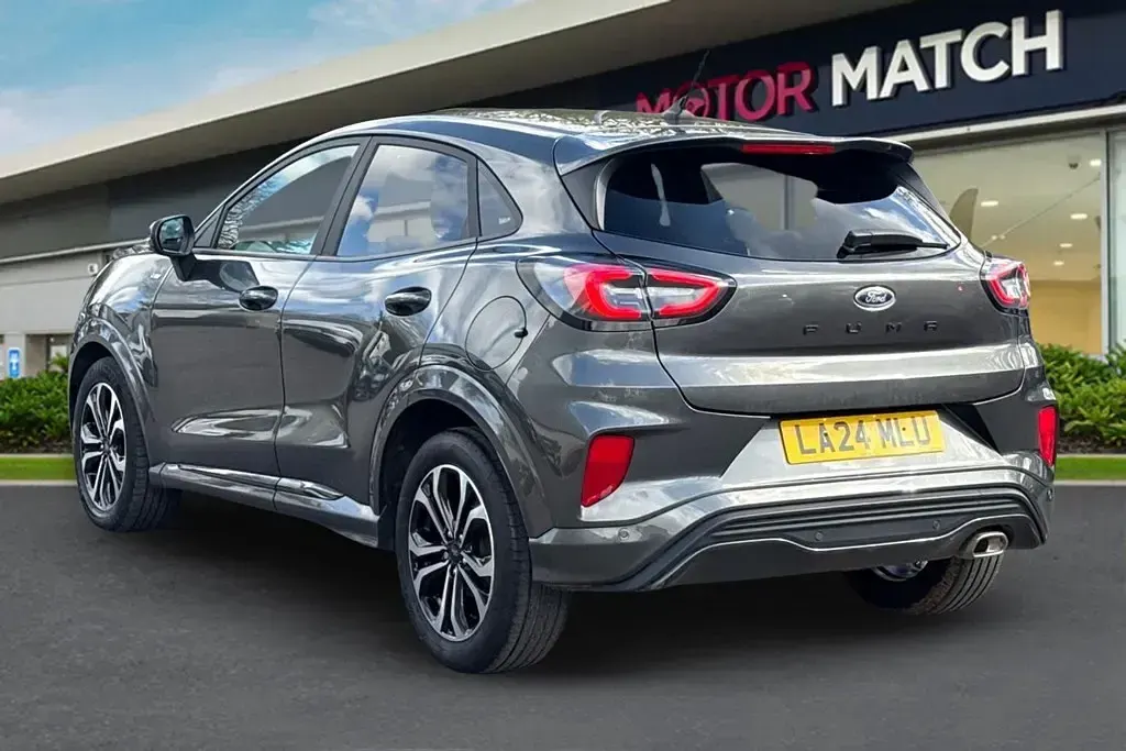 Begagnad Ford Puma ST-Line 2024 Grå SUV