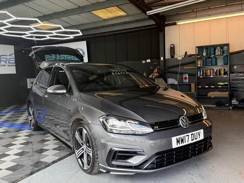 Begagnad VW Golf VII R 310 HK (228 kW) 2017 Grå Halvkombi