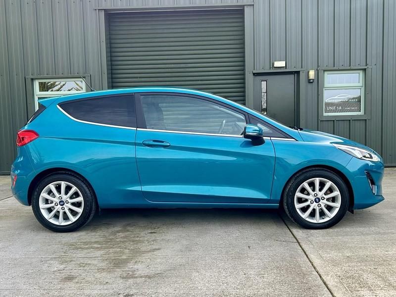 Used Ford Fiesta Titanium 125 HP (91 kW) 2018 Blue Hatchback
