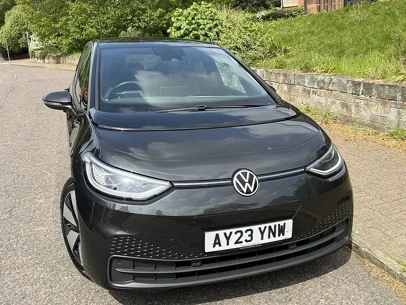 Usado VW ID.3 Pro Performance 150 kW (204 CV) 2023 Gris Utilitario