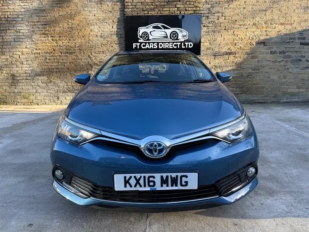 Used Toyota Auris 136 HP (100 kW) 2016 Blue Hatchback