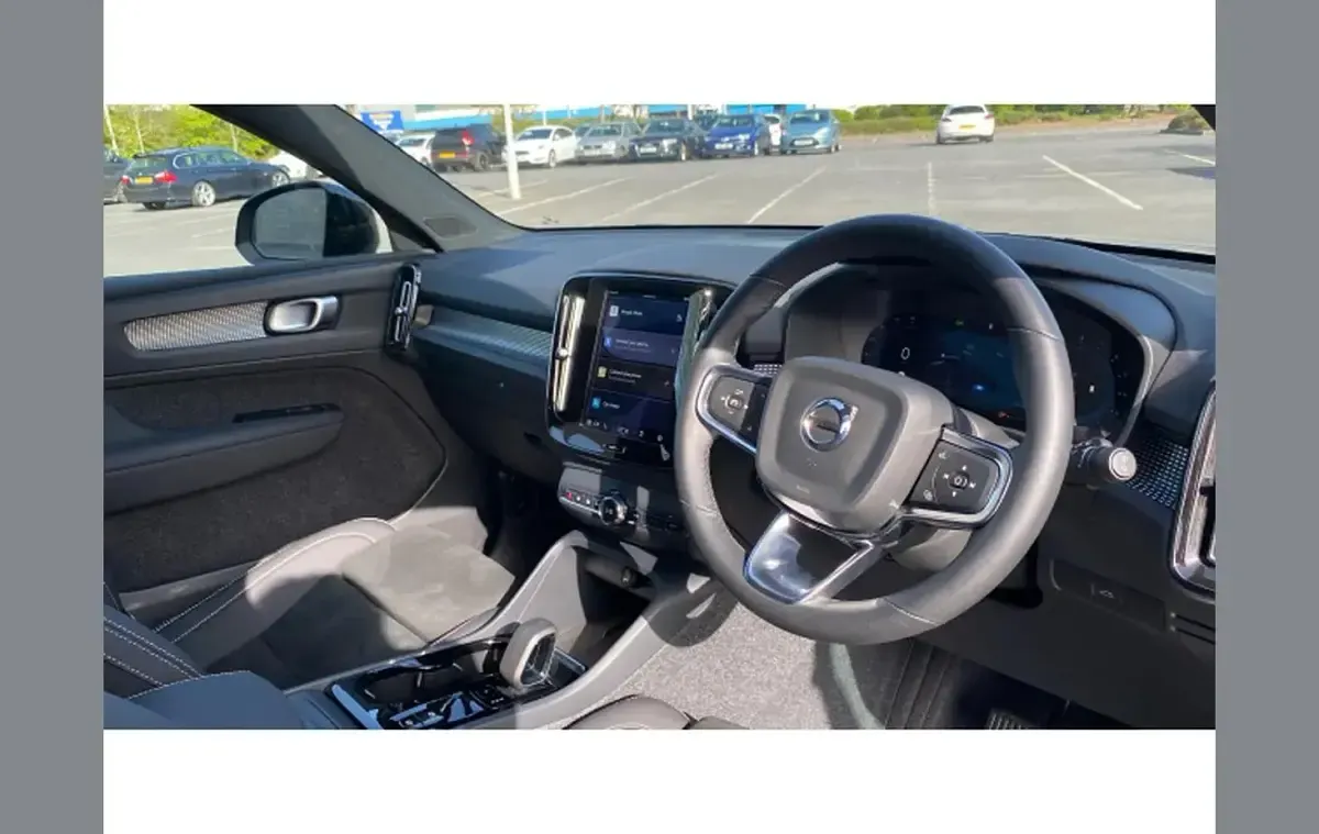 Usado Volvo XC40 Plus 197 CV (144 kW) 2024 Gris SUV